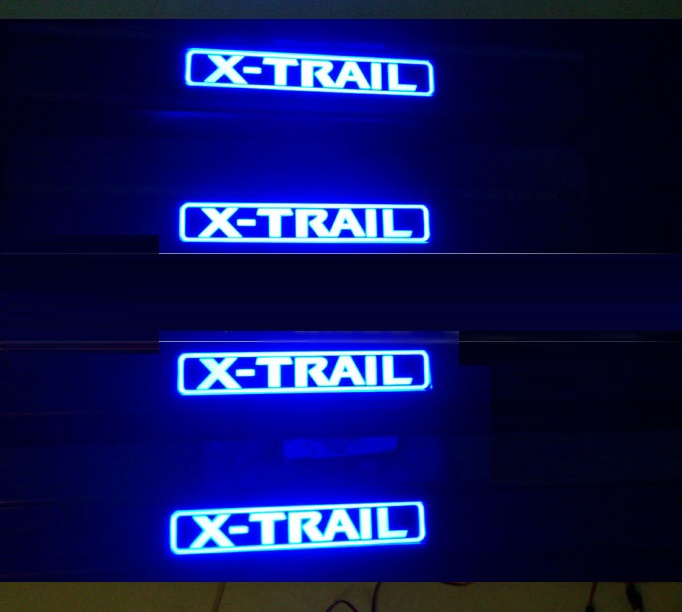 Светящиеся накладки на пороги Nissan X-Trail (2007-2013)